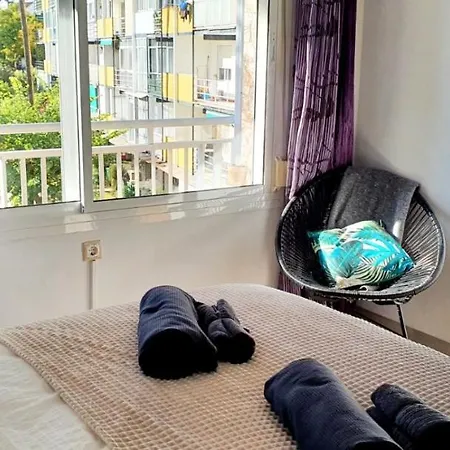 One Palm View 2-bdr - A Step From The Ocean!
