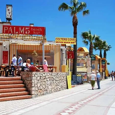 One Palm View 2-bdr - A Step From The Ocean!