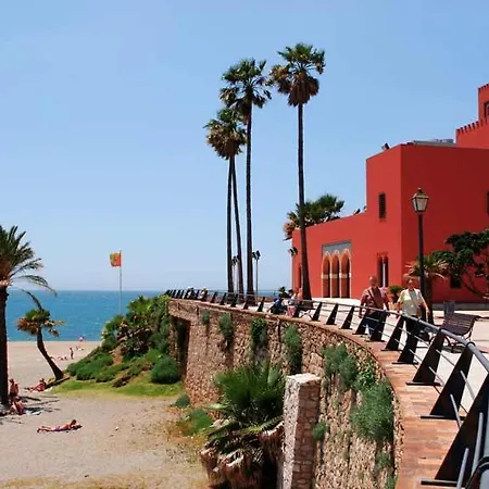 One Palm View 2-bdr - A Step From The Ocean! Apartment *
